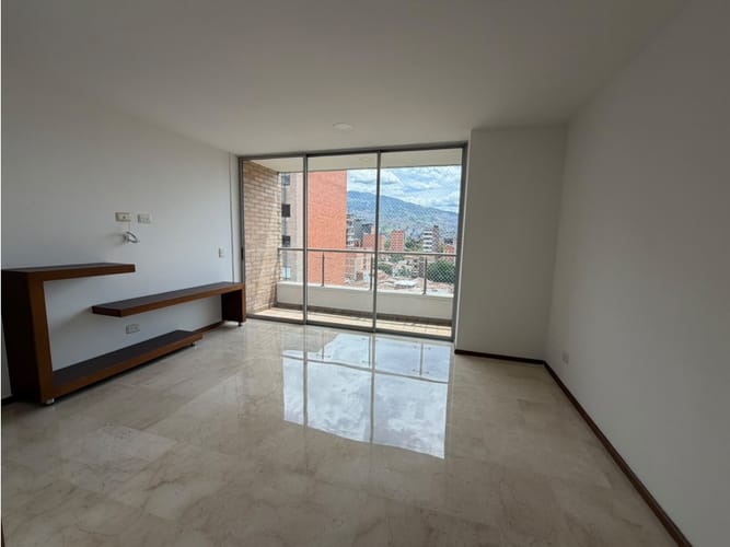 Apartamento de 3 alcobas en venta en La Castellana, Medellín, 198 m² · foto 11 de 19