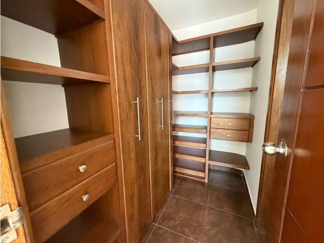 Apartamento de 3 alcobas en venta en La Castellana, Medellín, 198 m² · foto 13 de 19