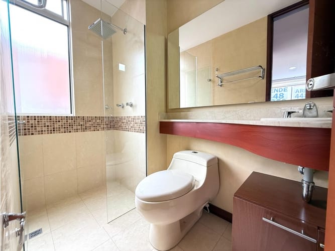 Apartamento de 3 alcobas en venta en Loma Benedictinos, Medellín, 233 m² · foto 11 de 24
