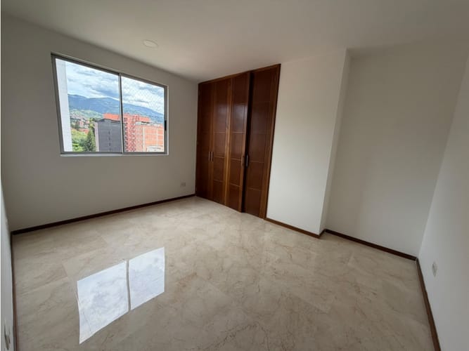 Apartamento de 3 alcobas en venta en La Castellana, Medellín, 198 m² · foto 14 de 19