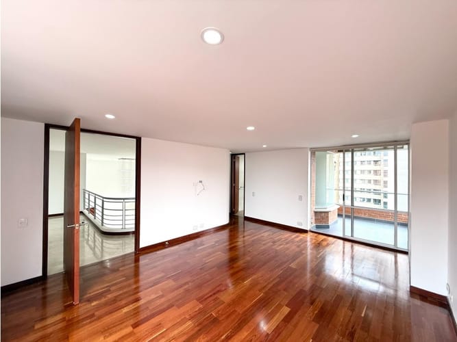 Apartamento de 3 alcobas en venta en Loma Benedictinos, Medellín, 233 m² · foto 15 de 24