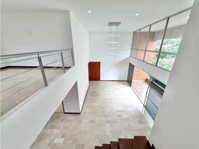 Apartamento de 3 alcobas en venta en Loma Benedictinos, Medellín, 233 m² · foto 17 de 24