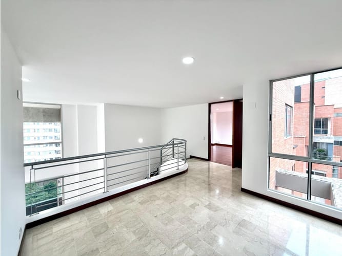 Apartamento de 3 alcobas en venta en Loma Benedictinos, Medellín, 233 m² · foto 22 de 24