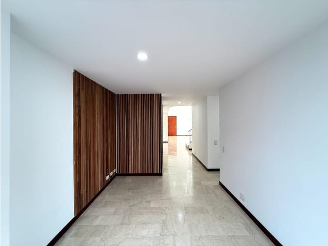 Apartamento de 3 alcobas en venta en Loma Benedictinos, Medellín, 233 m² · foto 23 de 24