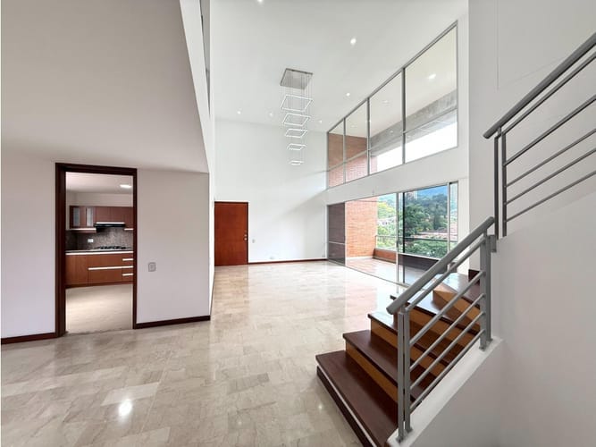 Apartamento de 3 alcobas en venta en Loma Benedictinos, Medellín, 233 m² · foto 24 de 24
