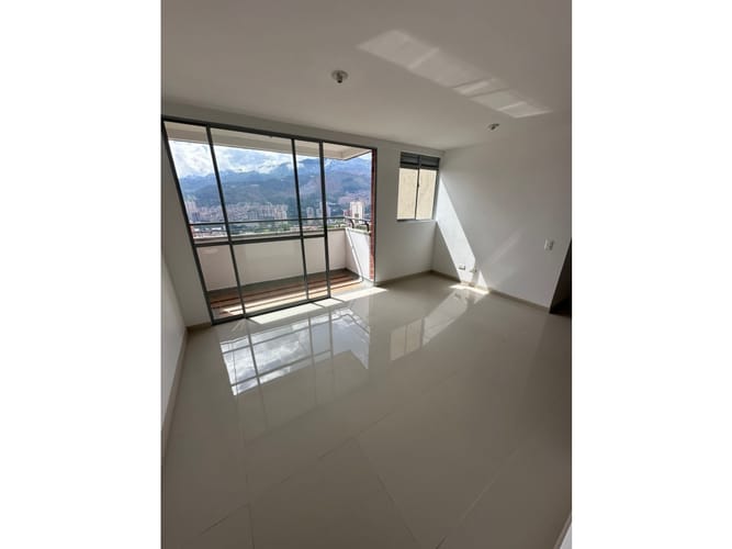 Apartamento de 3 alcobas en venta en La Candelaria, Bello, 61 m² · foto 2 de 15