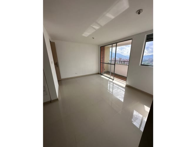 Apartamento de 3 alcobas en venta en La Candelaria, Bello, 61 m² · foto 3 de 15