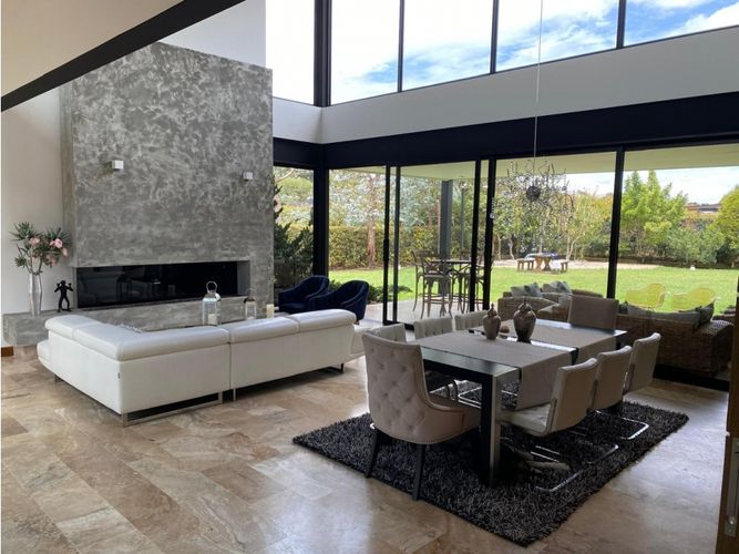 Casa de 3 alcobas en venta en Llano Grande, Rionegro, 544 m² · foto 1 de 8