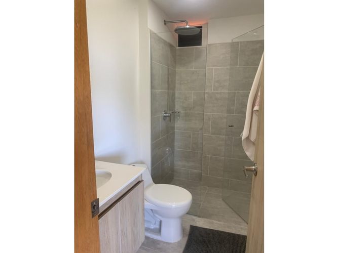 Apartamento de 2 alcobas en venta en Llano Grande, Medellín, 82 m² · foto 5 de 15