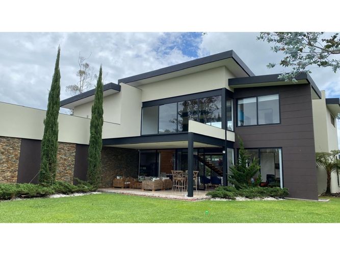 Casa de 3 alcobas en venta en Llano Grande, Rionegro, 544 m² · foto 3 de 8