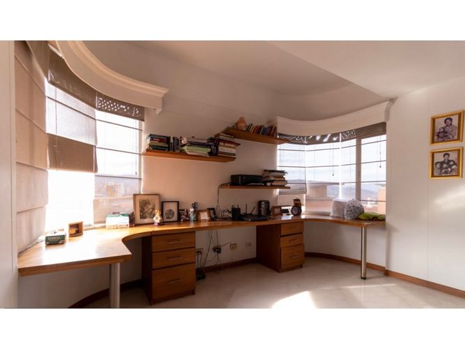 Casa de 3 alcobas en venta en La Candelaria, Medellín, 300 m² · foto 3 de 24