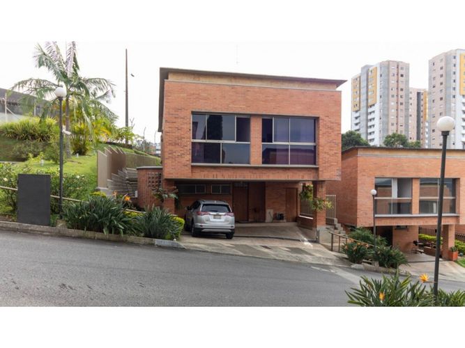 Casa de 3 alcobas en venta en La Candelaria, Medellín, 300 m² · foto 4 de 24