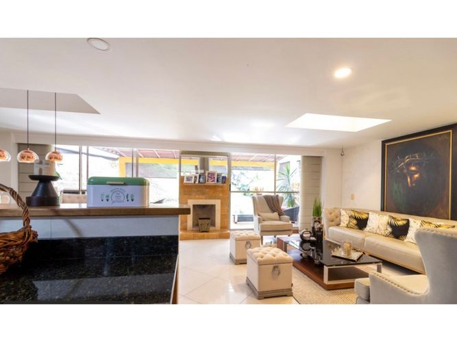 Casa de 3 alcobas en venta en La Candelaria, Medellín, 300 m² · foto 9 de 24