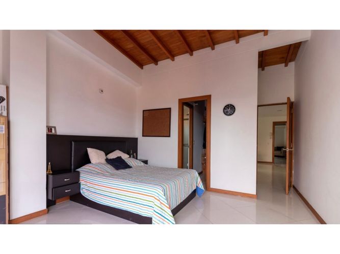 Casa de 3 alcobas en venta en La Candelaria, Medellín, 300 m² · foto 12 de 24