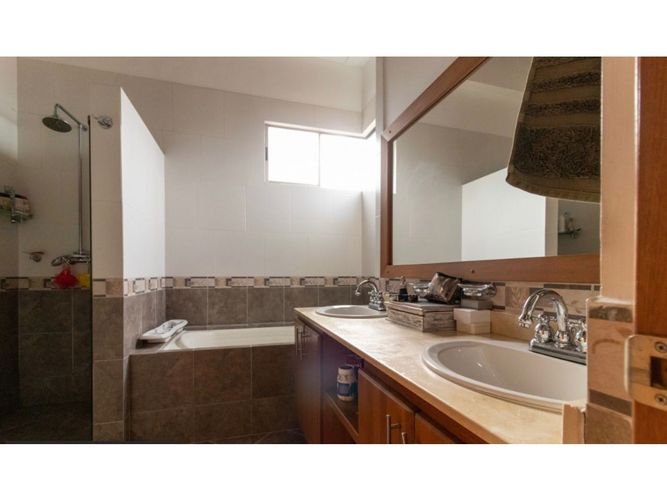Casa de 3 alcobas en venta en La Candelaria, Medellín, 300 m² · foto 13 de 24