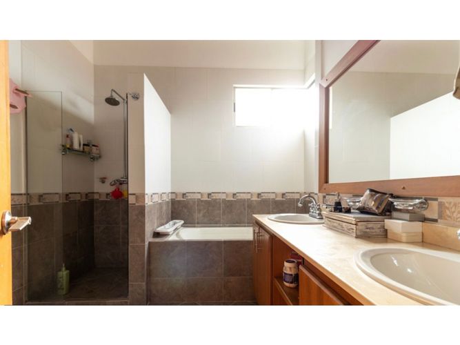 Casa de 3 alcobas en venta en La Candelaria, Medellín, 300 m² · foto 15 de 24