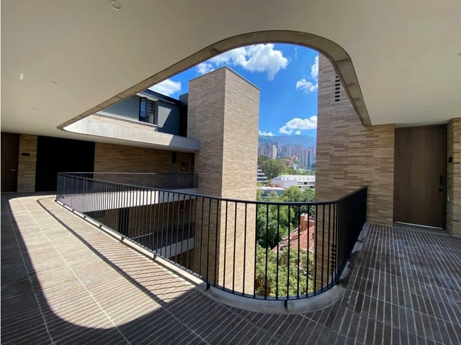 Apartamento de 1 alcoba en venta en La Linde, Medellín, 108 m² · foto 2 de 24