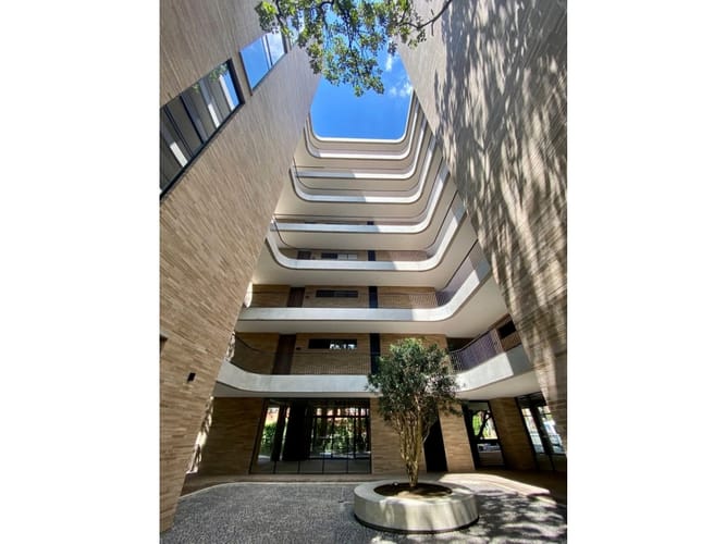 Apartamento de 1 alcoba en venta en La Linde, Medellín, 108 m² · foto 3 de 24