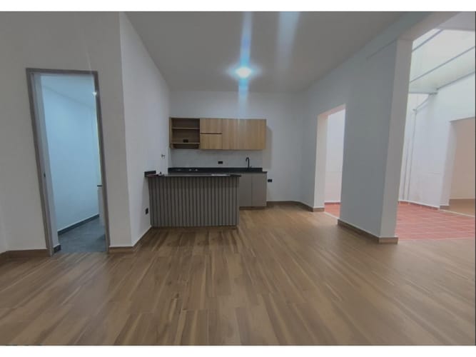 Casa de 5 alcobas en venta en Las Acacias, Medellín, 203 m² · foto 3 de 18