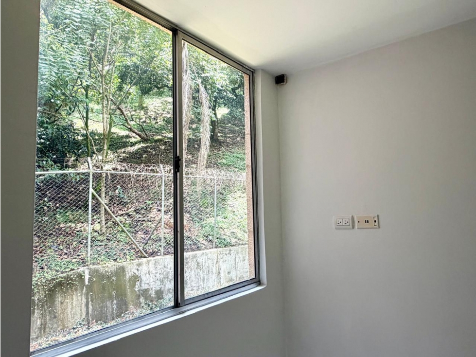 Apartamento en venta en Rodeo Alto, Medellín · foto 3 de 24