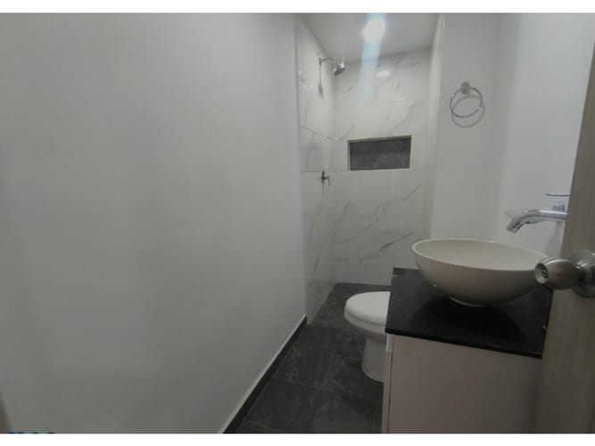Casa de 5 alcobas en venta en Las Acacias, Medellín, 203 m² · foto 8 de 18