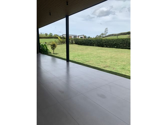 Casa de 4 alcobas en venta en Cabeceras De Llanogrande, Rionegro, 405 m² · foto 2 de 21