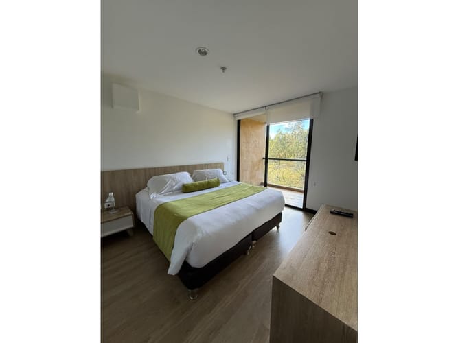 Apartaestudio en venta en Conquistadores, Medellín, 86 m² · foto 2 de 8