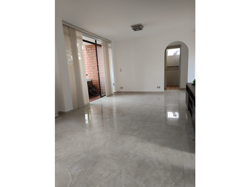 Apartamento en venta en Loma Del Indio, Medellín · foto 2 de 20