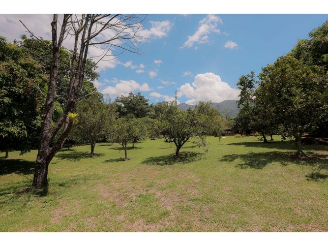 Finca en venta en Popalito, Medellín, 290 m² · foto 2 de 24