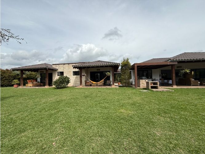 Casa de 4 alcobas en venta en Llano Grande, Rionegro, 460 m² · foto 3 de 14