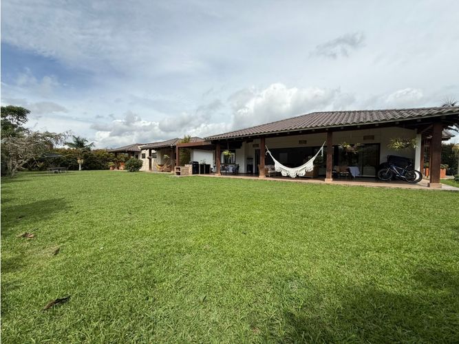 Casa de 4 alcobas en venta en Llano Grande, Rionegro, 460 m² · foto 4 de 14