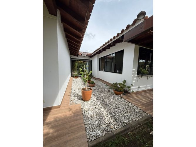 Casa de 4 alcobas en venta en Llano Grande, Rionegro, 460 m² · foto 8 de 14
