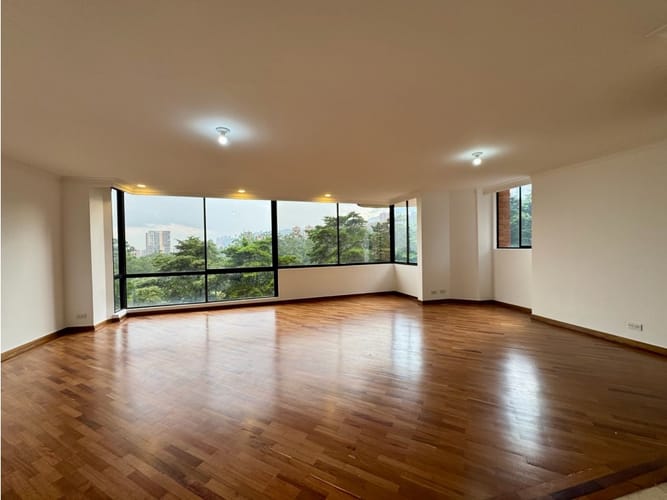 Apartamento de 3 alcobas en venta en Loma Del Campestre, Medellín, 183 m² · foto 4 de 24