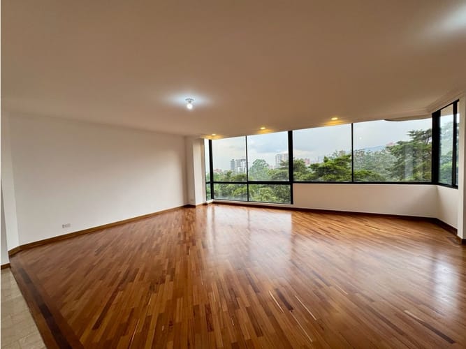 Apartamento de 3 alcobas en venta en Loma Del Campestre, Medellín, 183 m² · foto 5 de 24