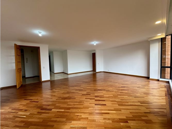 Apartamento de 3 alcobas en venta en Loma Del Campestre, Medellín, 183 m² · foto 8 de 24