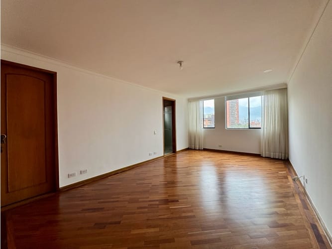 Apartamento de 3 alcobas en venta en Loma Del Campestre, Medellín, 183 m² · foto 12 de 24