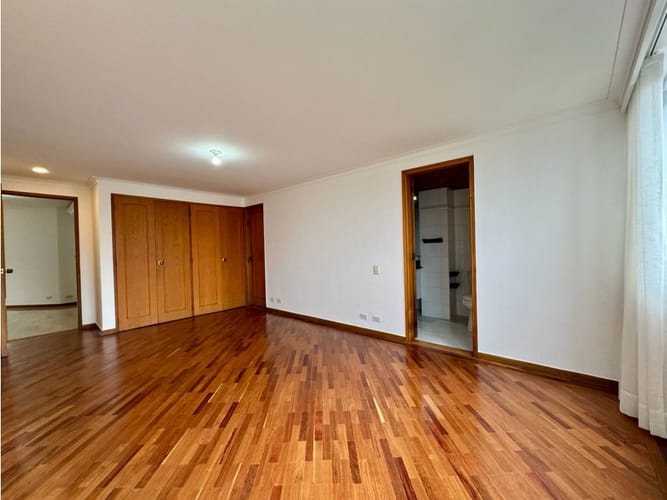 Apartamento de 3 alcobas en venta en Loma Del Campestre, Medellín, 183 m² · foto 13 de 24