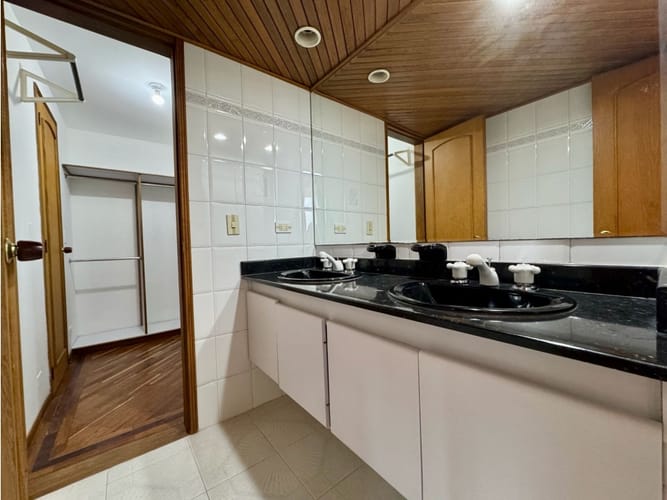 Apartamento de 3 alcobas en venta en Loma Del Campestre, Medellín, 183 m² · foto 14 de 24