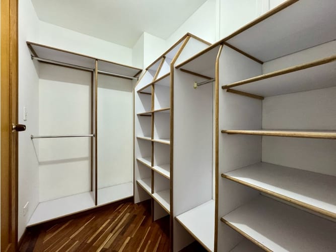 Apartamento de 3 alcobas en venta en Loma Del Campestre, Medellín, 183 m² · foto 15 de 24