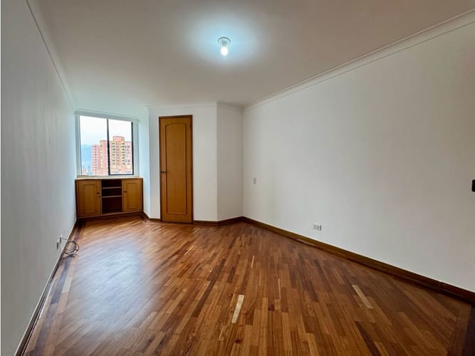 Apartamento de 3 alcobas en venta en Loma Del Campestre, Medellín, 183 m² · foto 17 de 24