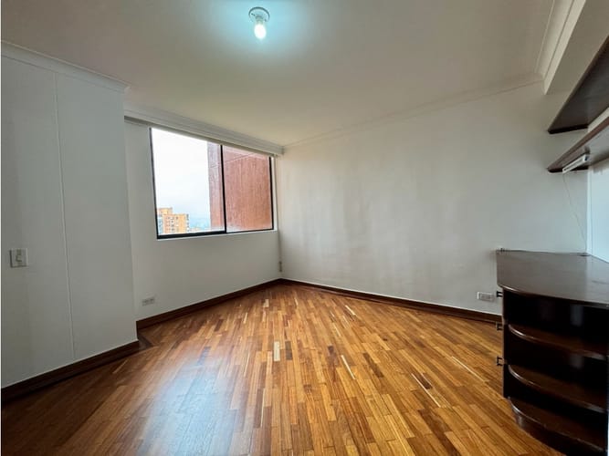 Apartamento de 3 alcobas en venta en Loma Del Campestre, Medellín, 183 m² · foto 21 de 24