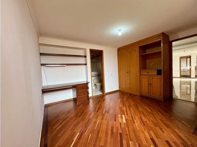 Apartamento de 3 alcobas en venta en Loma Del Campestre, Medellín, 183 m² · foto 22 de 24