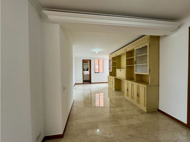 Apartamento de 3 alcobas en venta en Loma Del Campestre, Medellín, 183 m² · foto 24 de 24