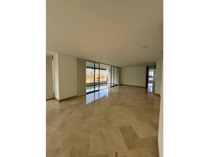 Apartamento de 3 alcobas en venta en Alejandria, Medellín, 272 m² · foto 2 de 24