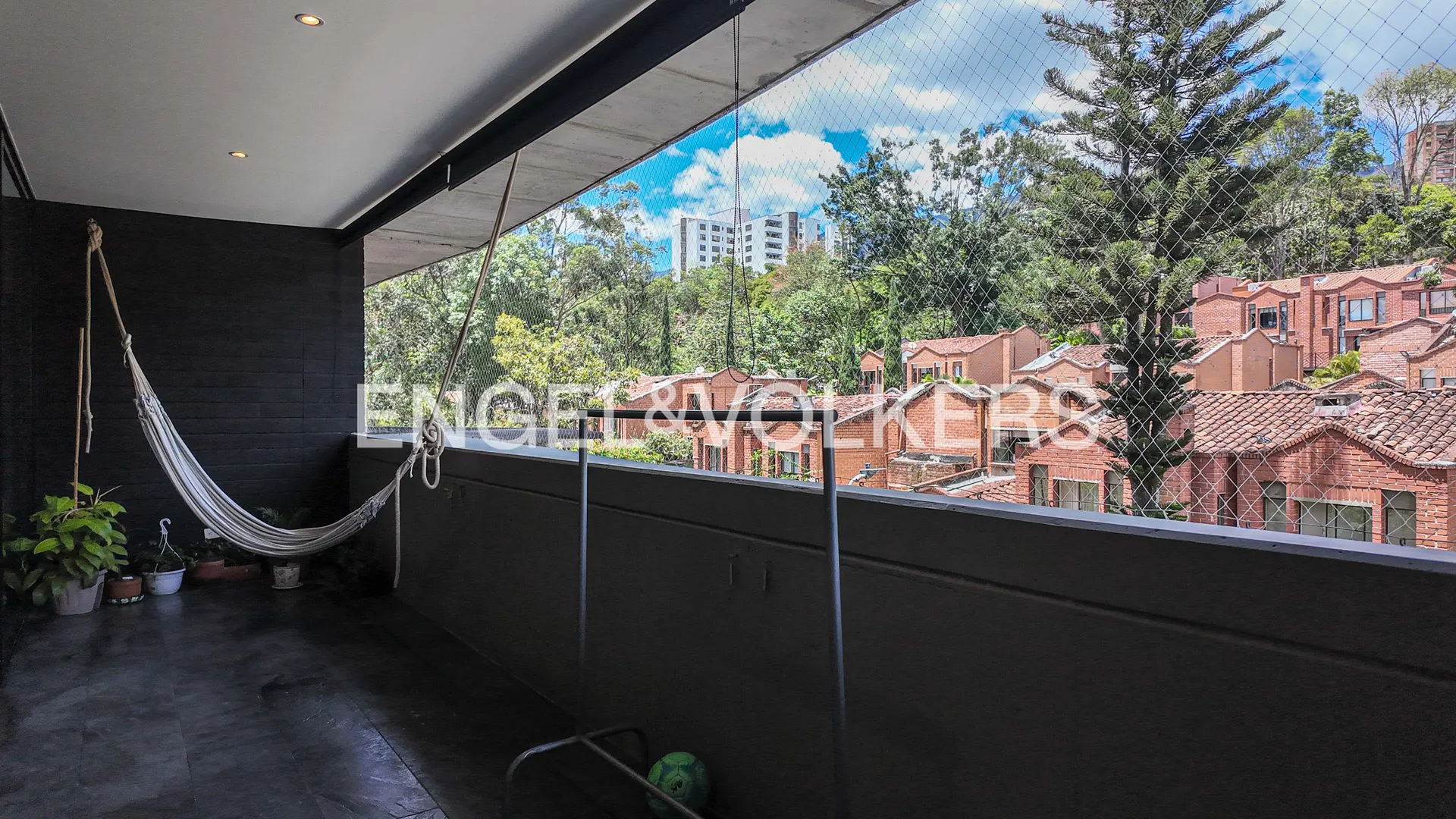 Apartamento en venta en Loma Benedictinos, Medellín · foto 4 de 18
