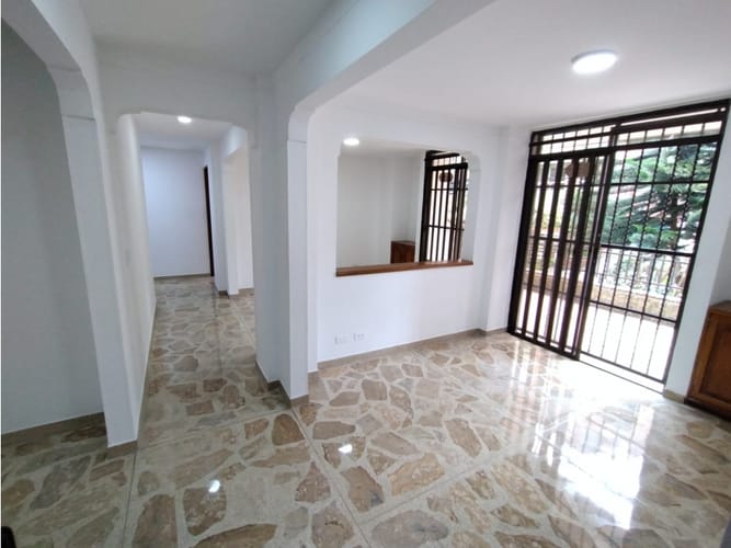 Apartamento de 3 alcobas en venta en Laureles, Medellín, 169 m² · foto 2 de 22