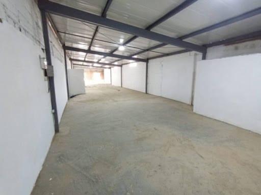 Bodega en arriendo en Cristo Rey, Medellín, 170 m² · foto 2 de 9