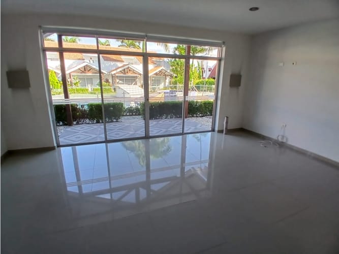 Casa de 3 alcobas en arriendo en Aqualina, Girardot, 147 m² · foto 2 de 24