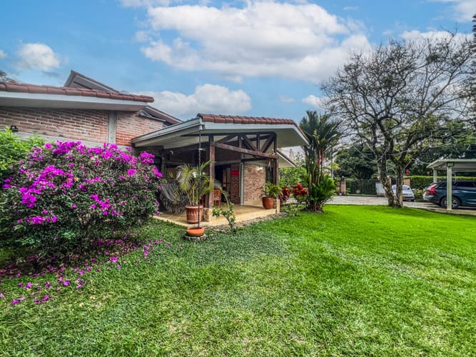 Casa de 3 alcobas en venta en Las Mercedes, Jamundí, 200 m² · foto 2 de 24