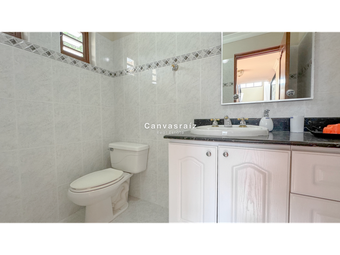 Casa de 3 alcobas en venta en Llano Grande, Rionegro, 382 m² · foto 9 de 24